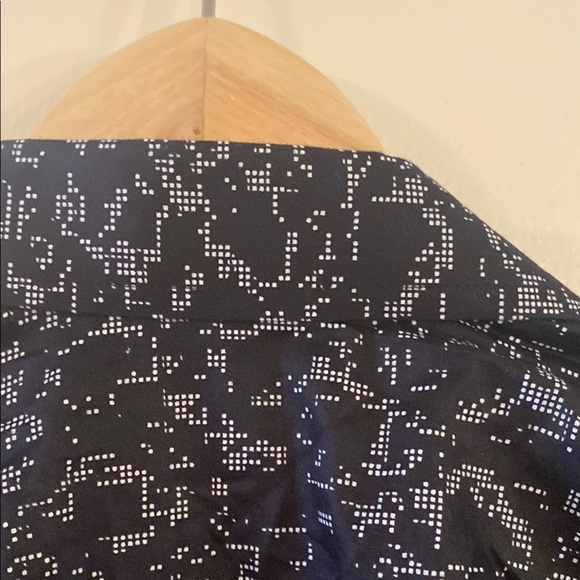 Black and White Patterned blouse - Picture 4 of 6